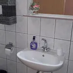 شقة Perovic