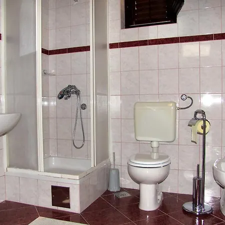 Perovic * Baška Voda