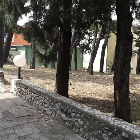 شقة Perovic